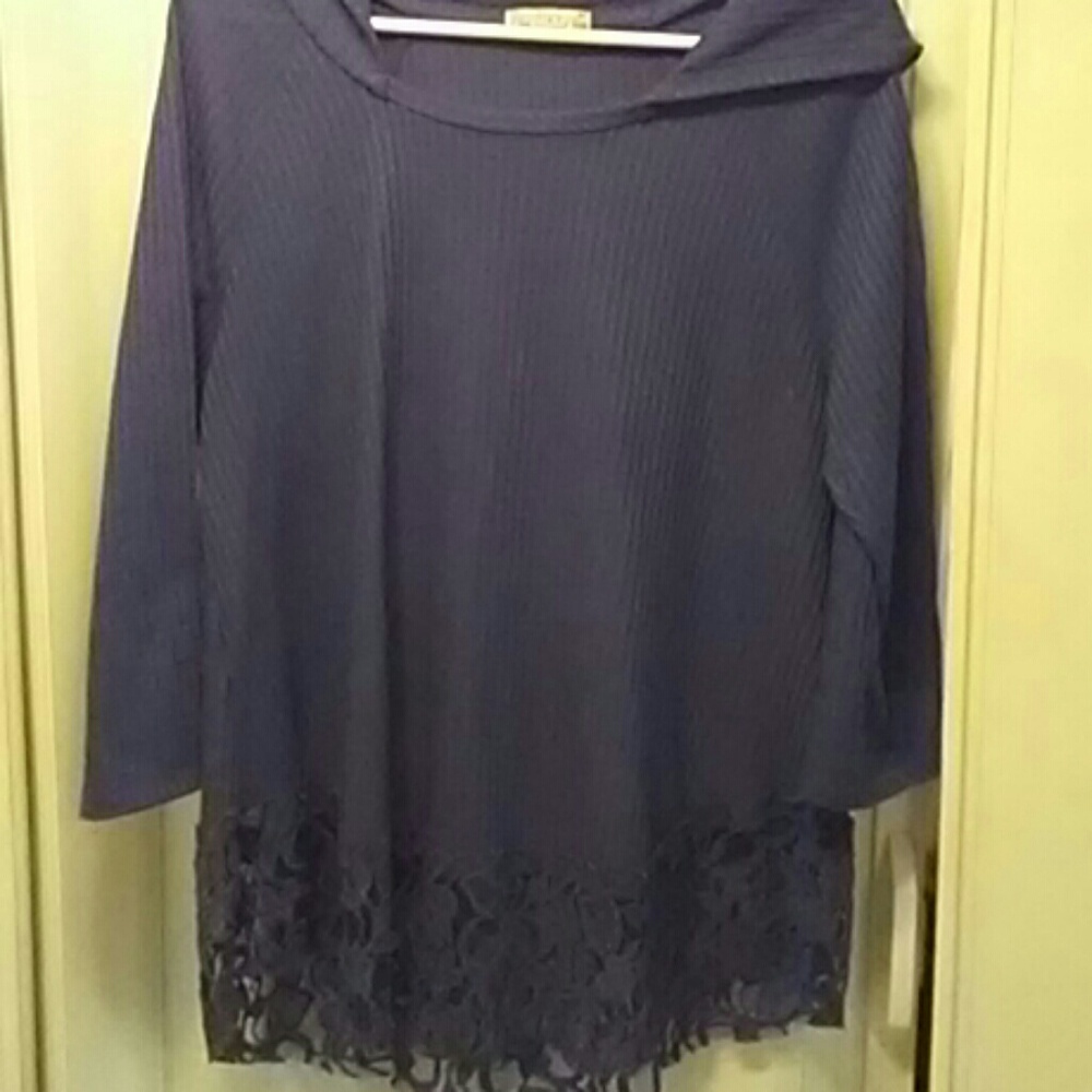Live and let live long sleeve tunic with lace